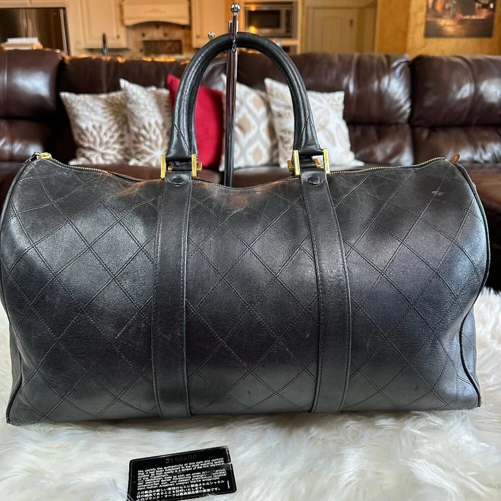 ❌SOLD❌ Authentic Chanel Vintage Diamond Stitch Lambskin Quilted Duffle Bag - Picture 6 of 17